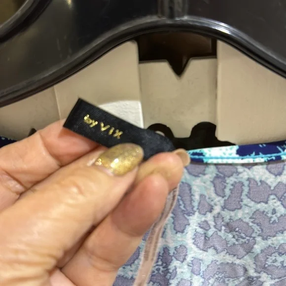 VIX pool coverup size medium - Picture 3 of 7